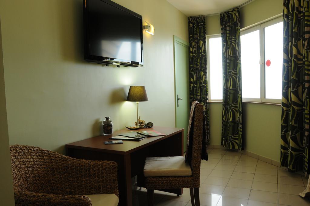 Hotel Maharajah Mamoudzou Habitación foto
